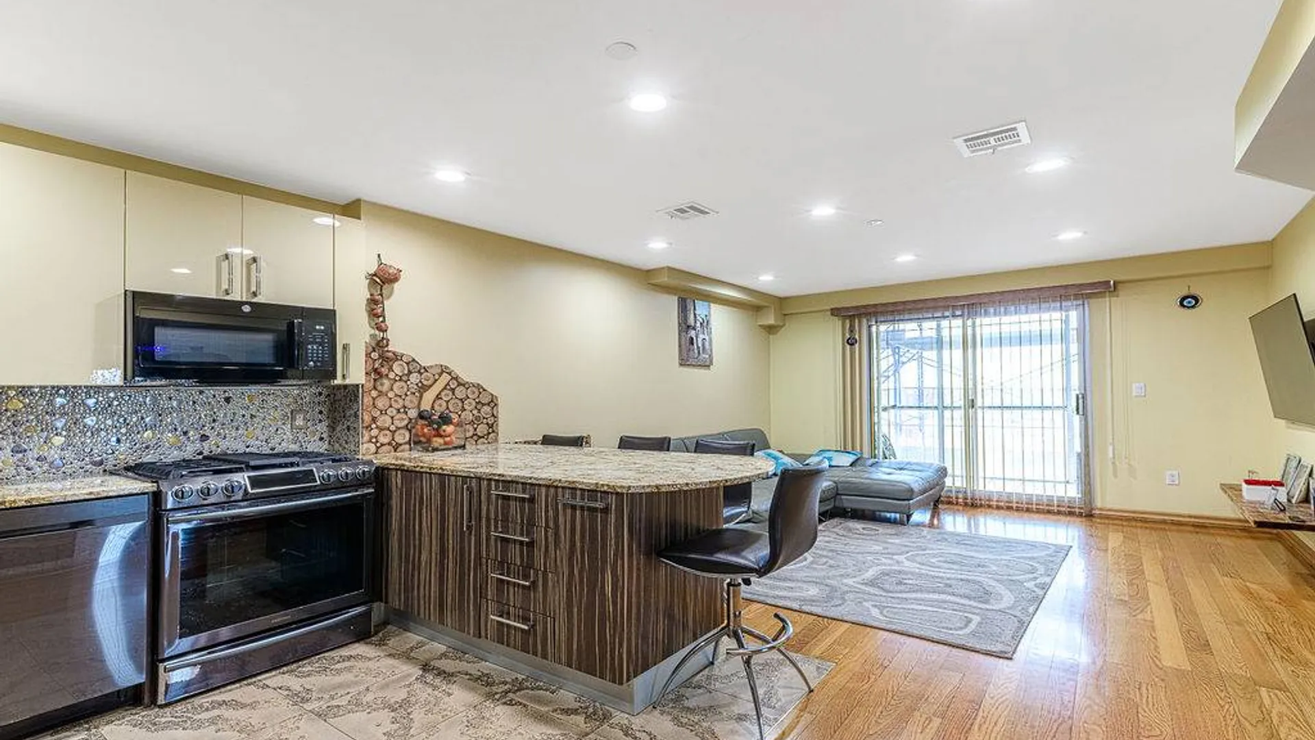 Property at 3015 BRIGHTON 6 STREET, Brooklyn, NY 11235 4