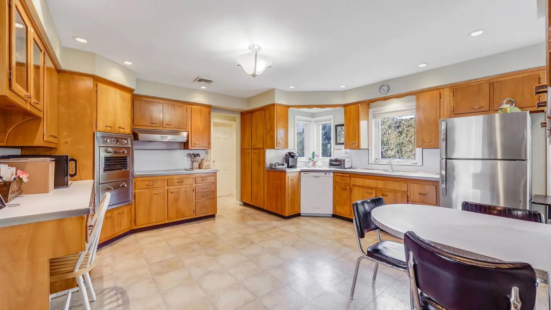 Property at 15 Seeley Ct, Malverne, NY 11565 17