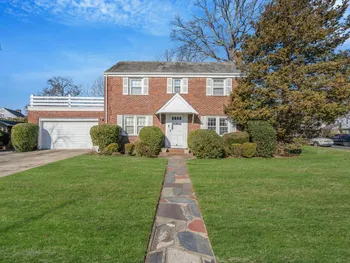 Property at 15 Seeley Ct, Malverne, NY 11565