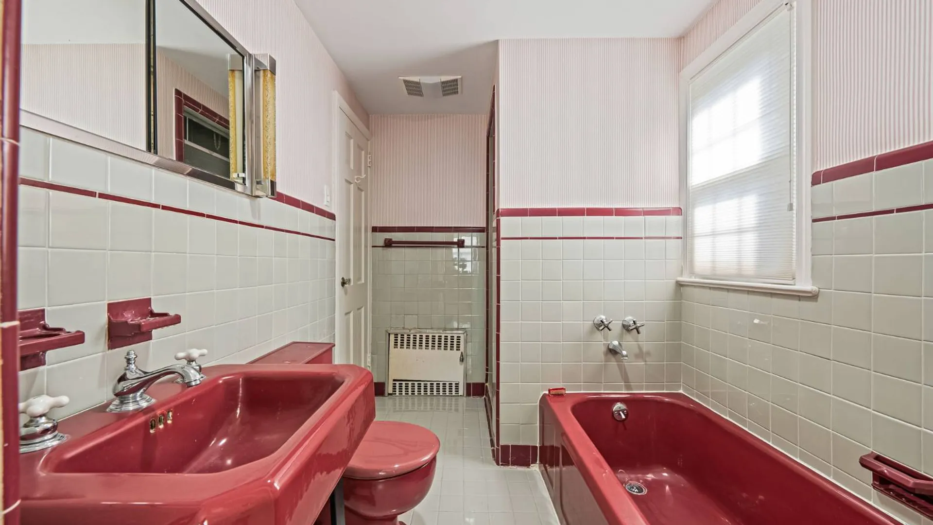 Property at 15 Seeley Ct, Malverne, NY 11565 27