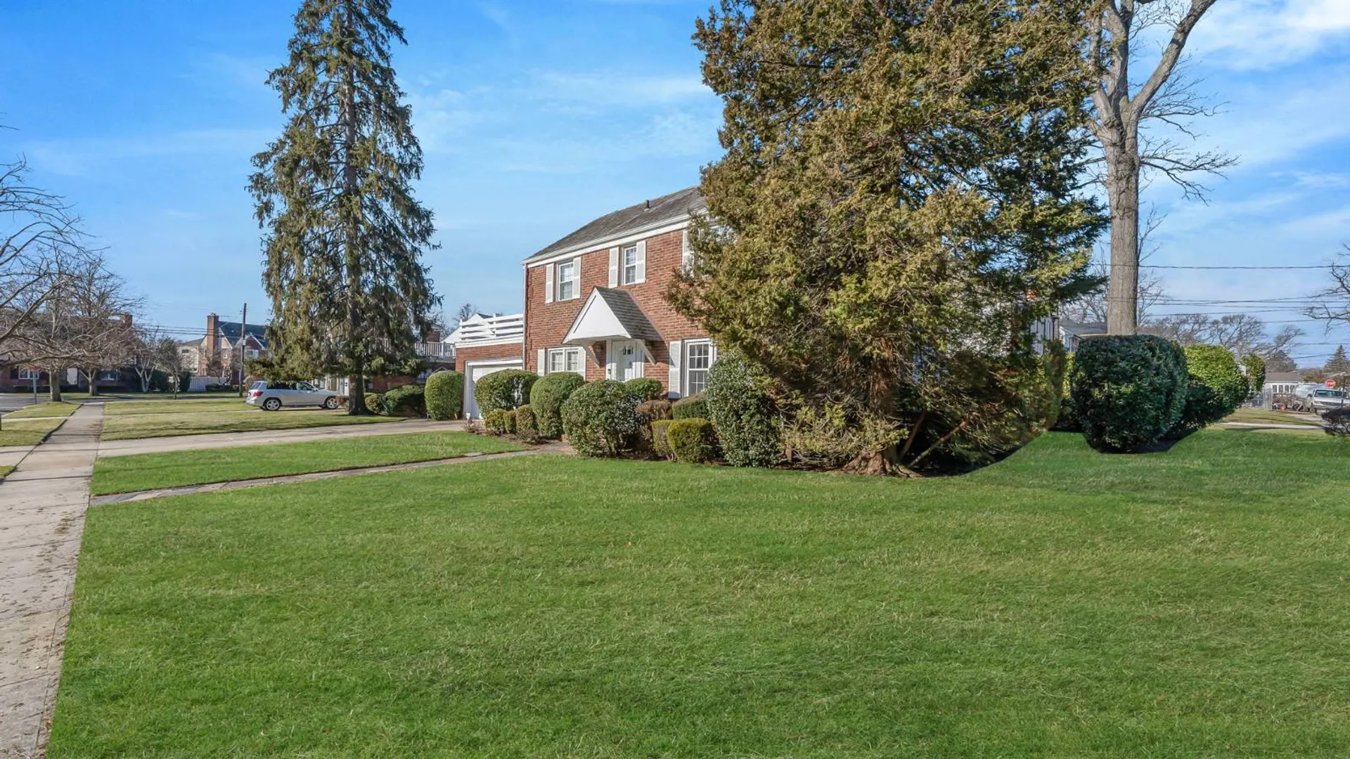 Property at 15 Seeley Ct, Malverne, NY 11565 3