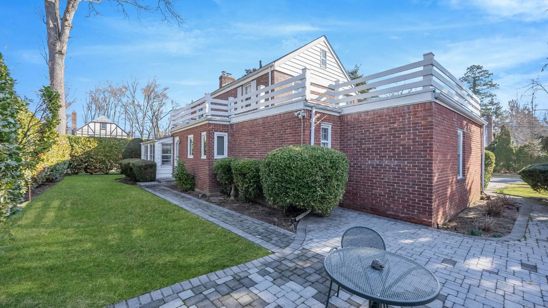 Property at 15 Seeley Ct, Malverne, NY 11565 6