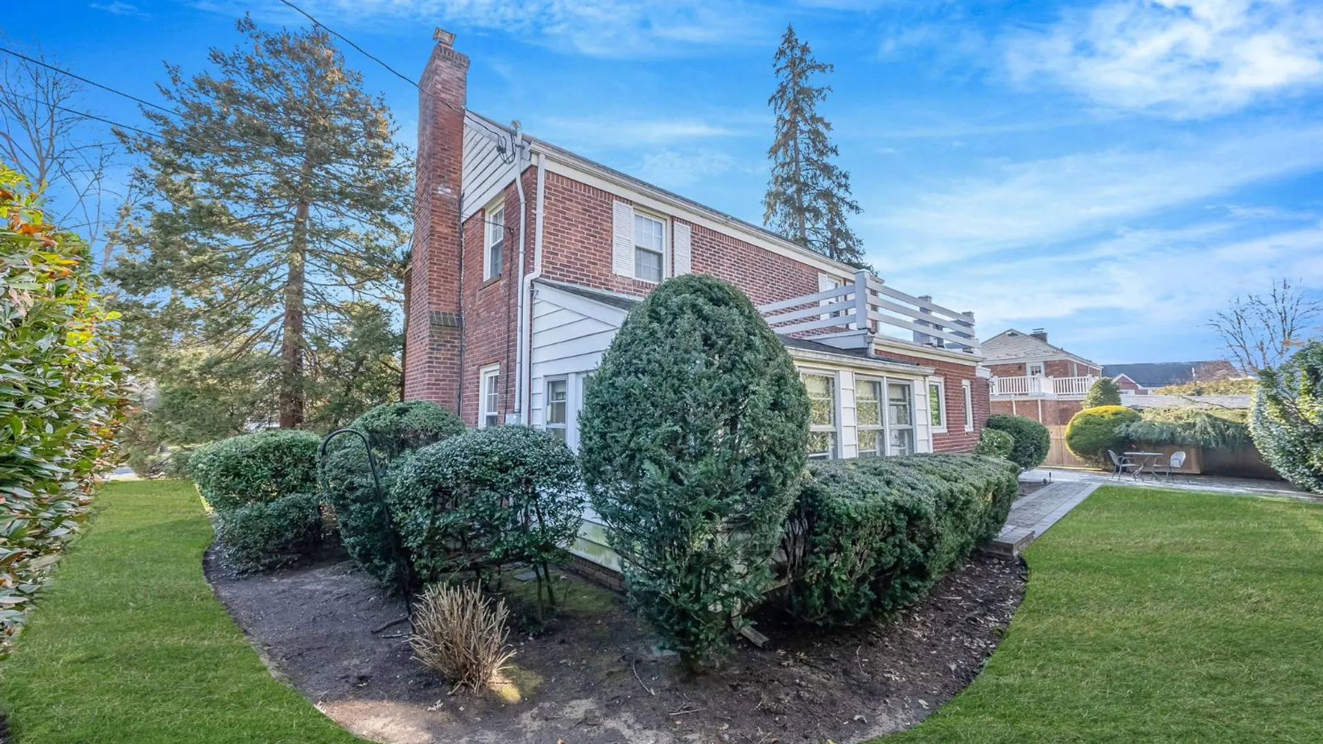 Property at 15 Seeley Ct, Malverne, NY 11565 9