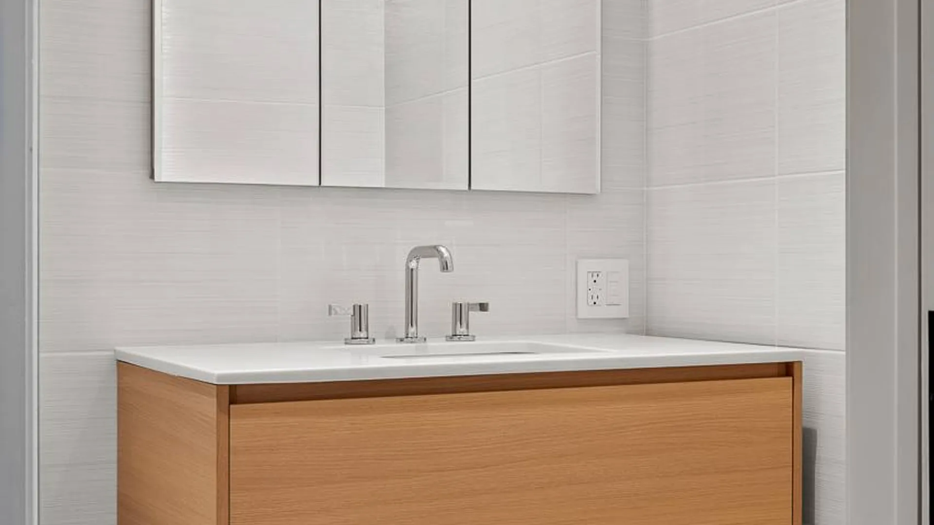 Property at 45 East End Avenue, New York, NY 10028 11
