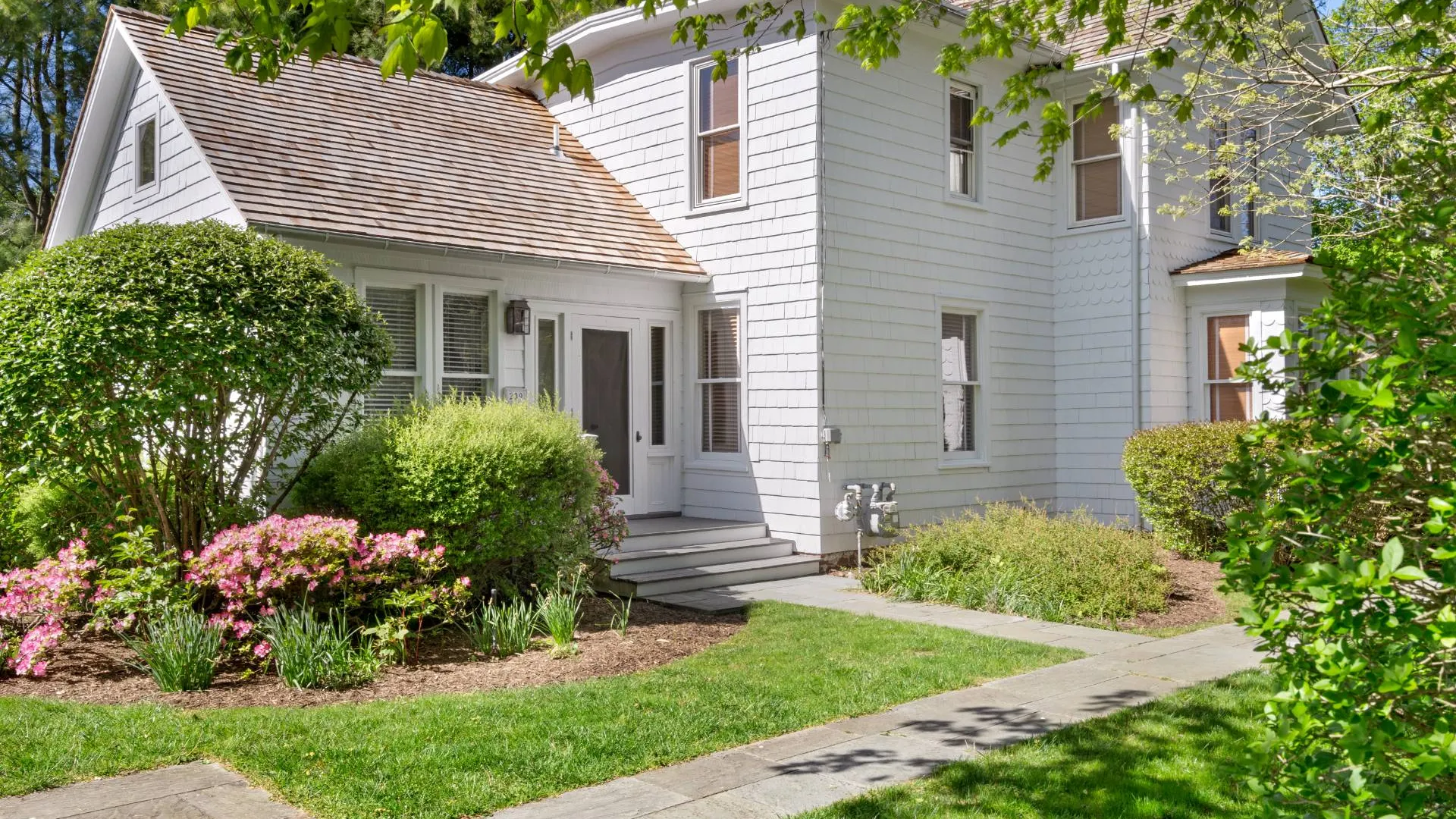 Property at 209 Elm Street, Southampton, NY 11968 9