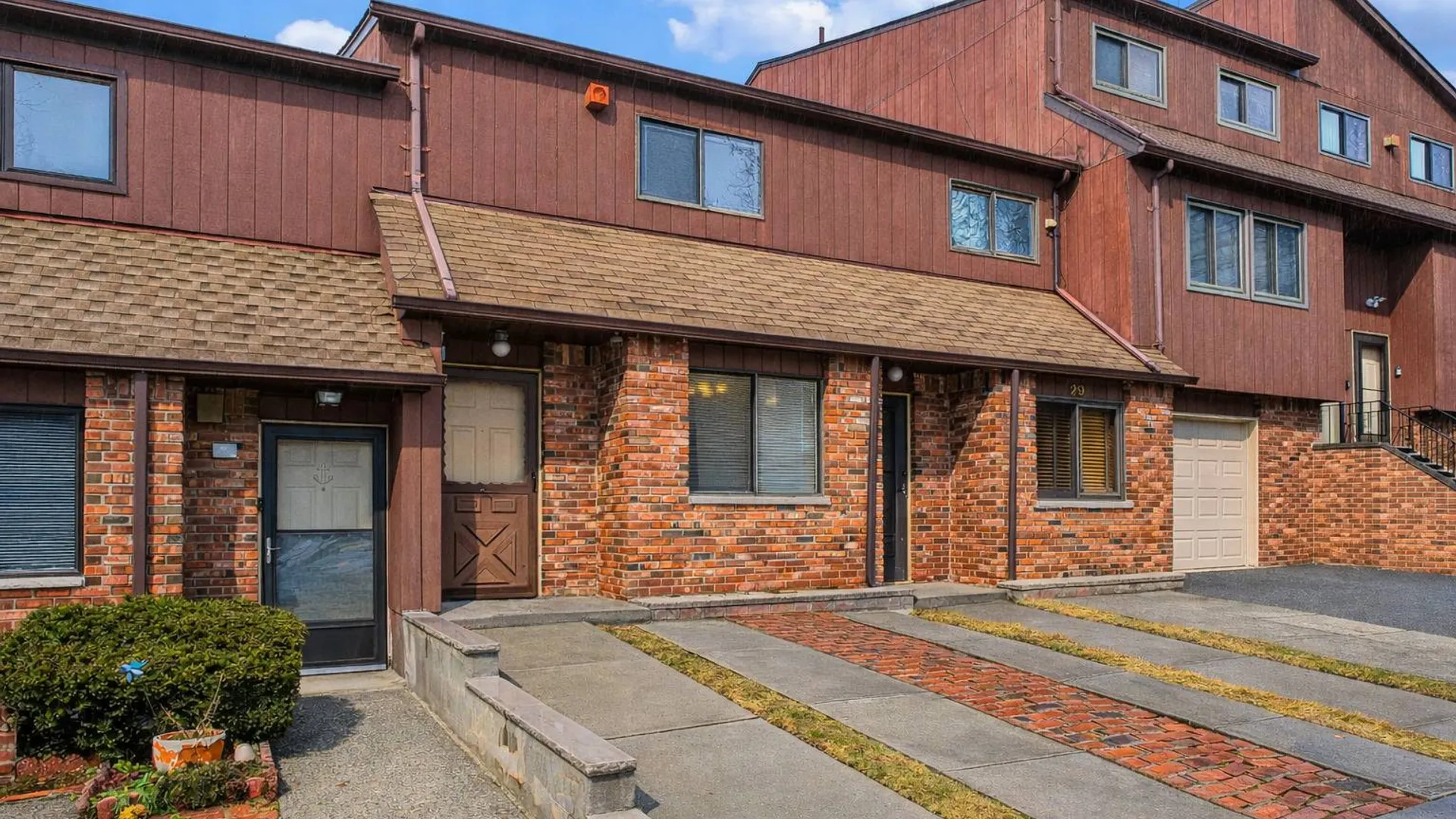 Property at 31 Stonegate dr, STATEN ISLAND, NY 10304 2