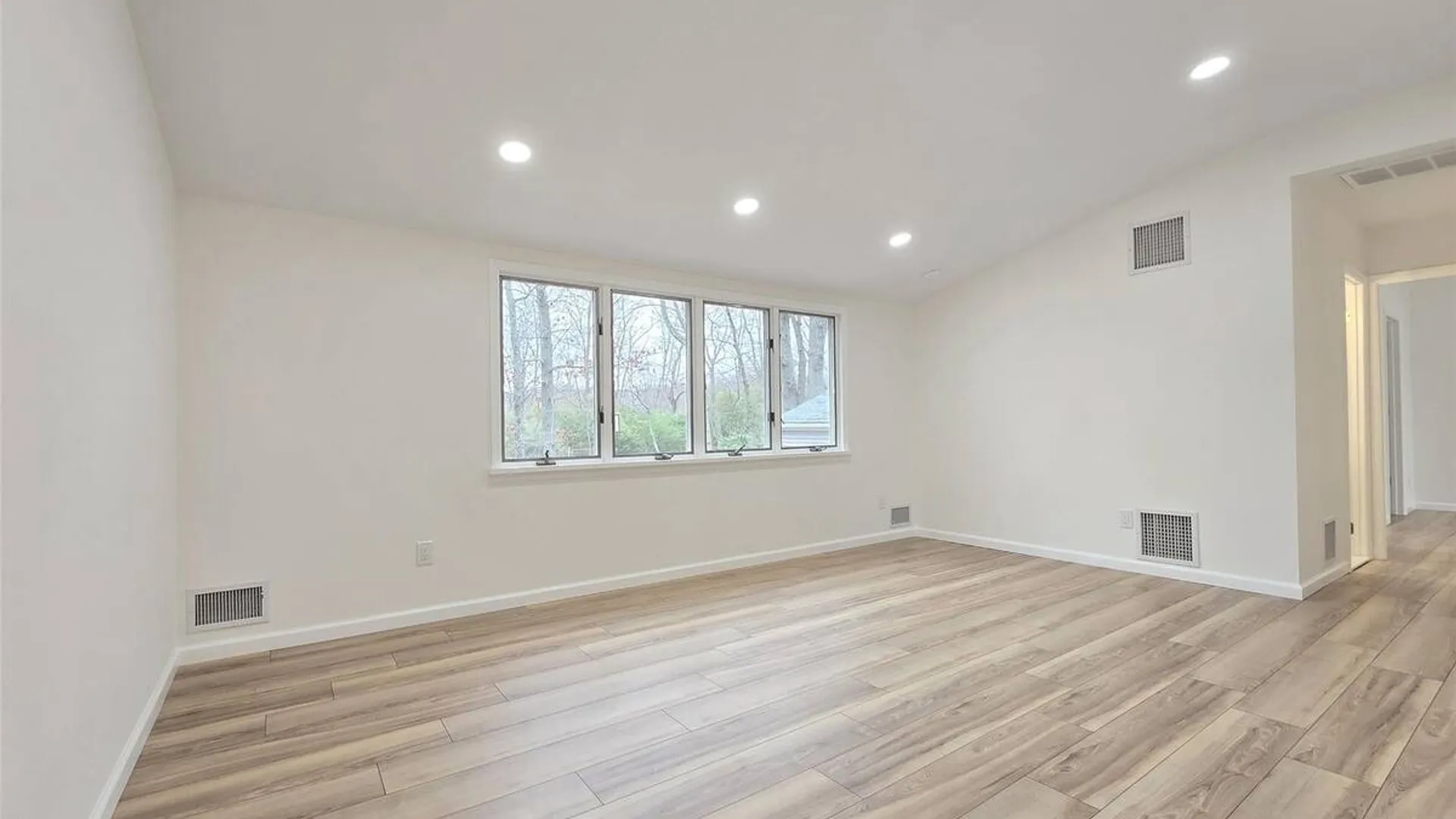 Property at 21 Possum Lane, East Setauket, NY 11733 14