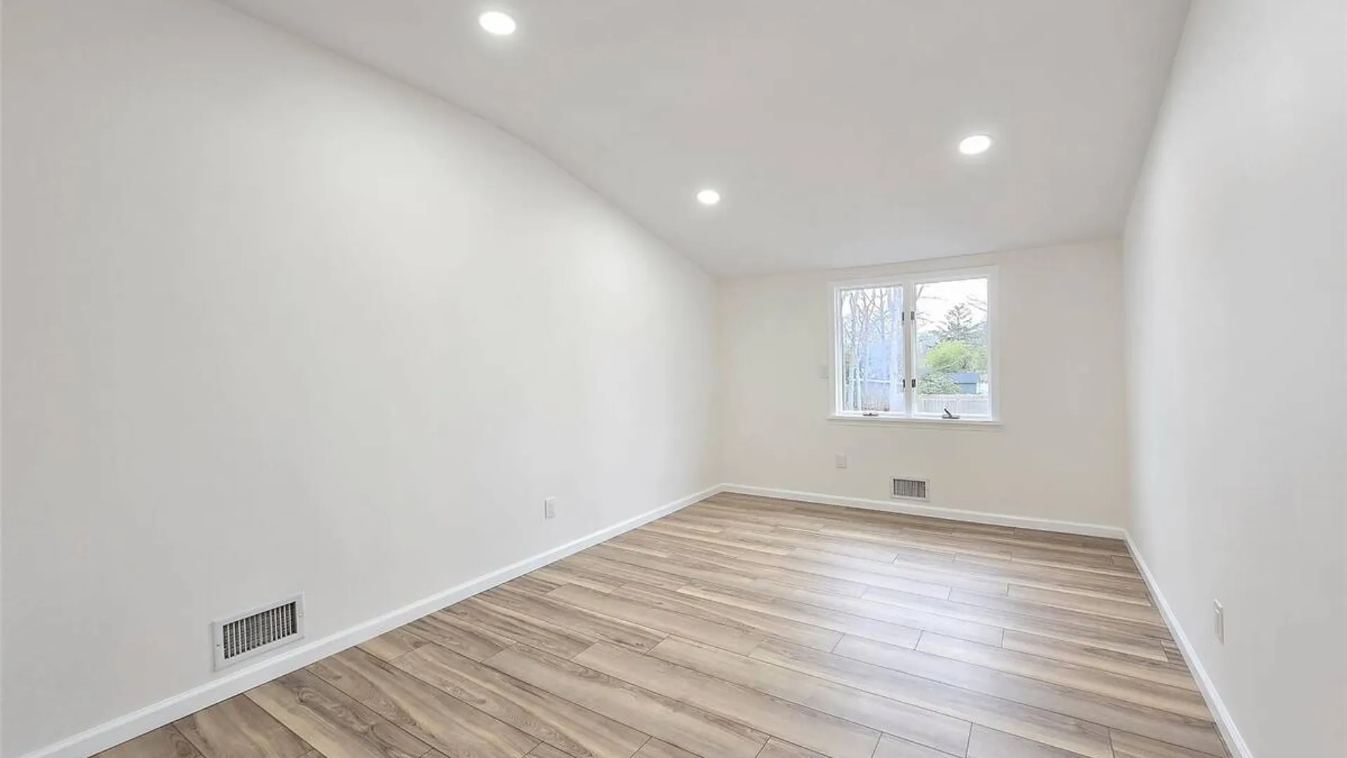Property at 21 Possum Lane, East Setauket, NY 11733 15
