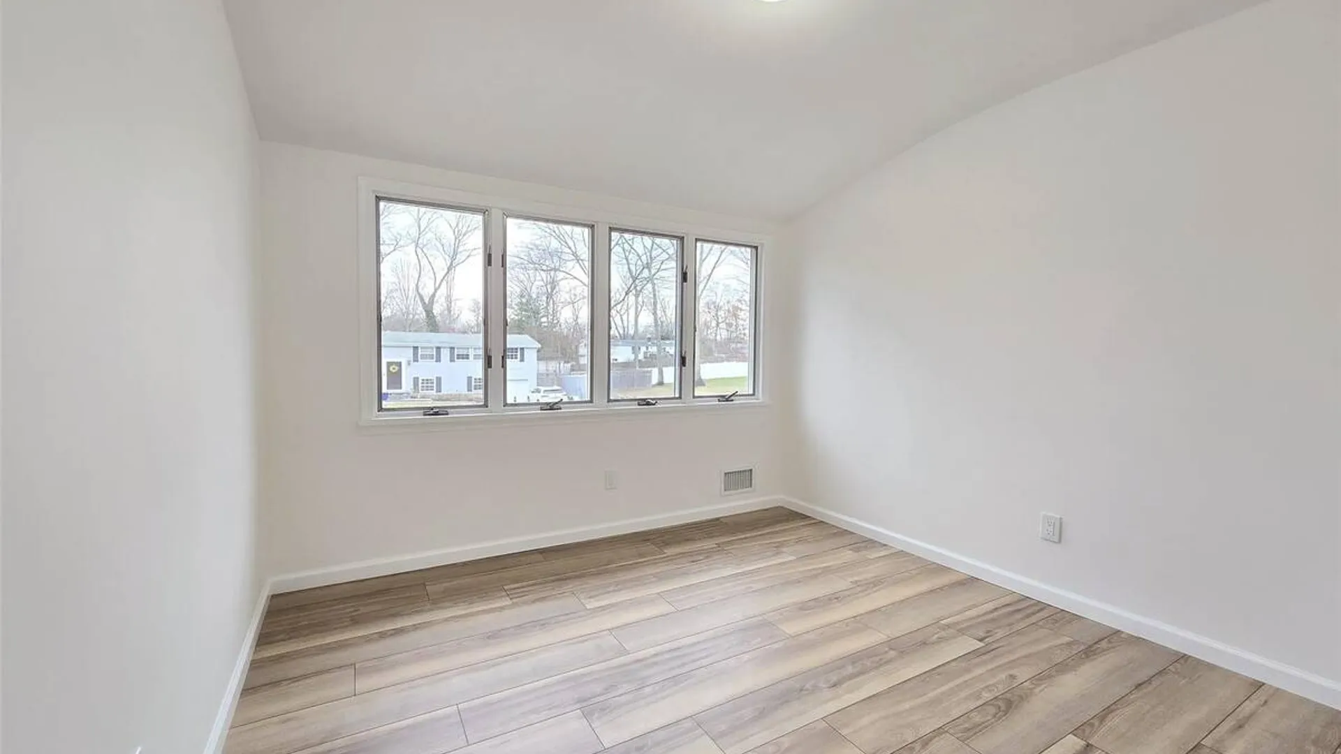 Property at 21 Possum Lane, East Setauket, NY 11733 19
