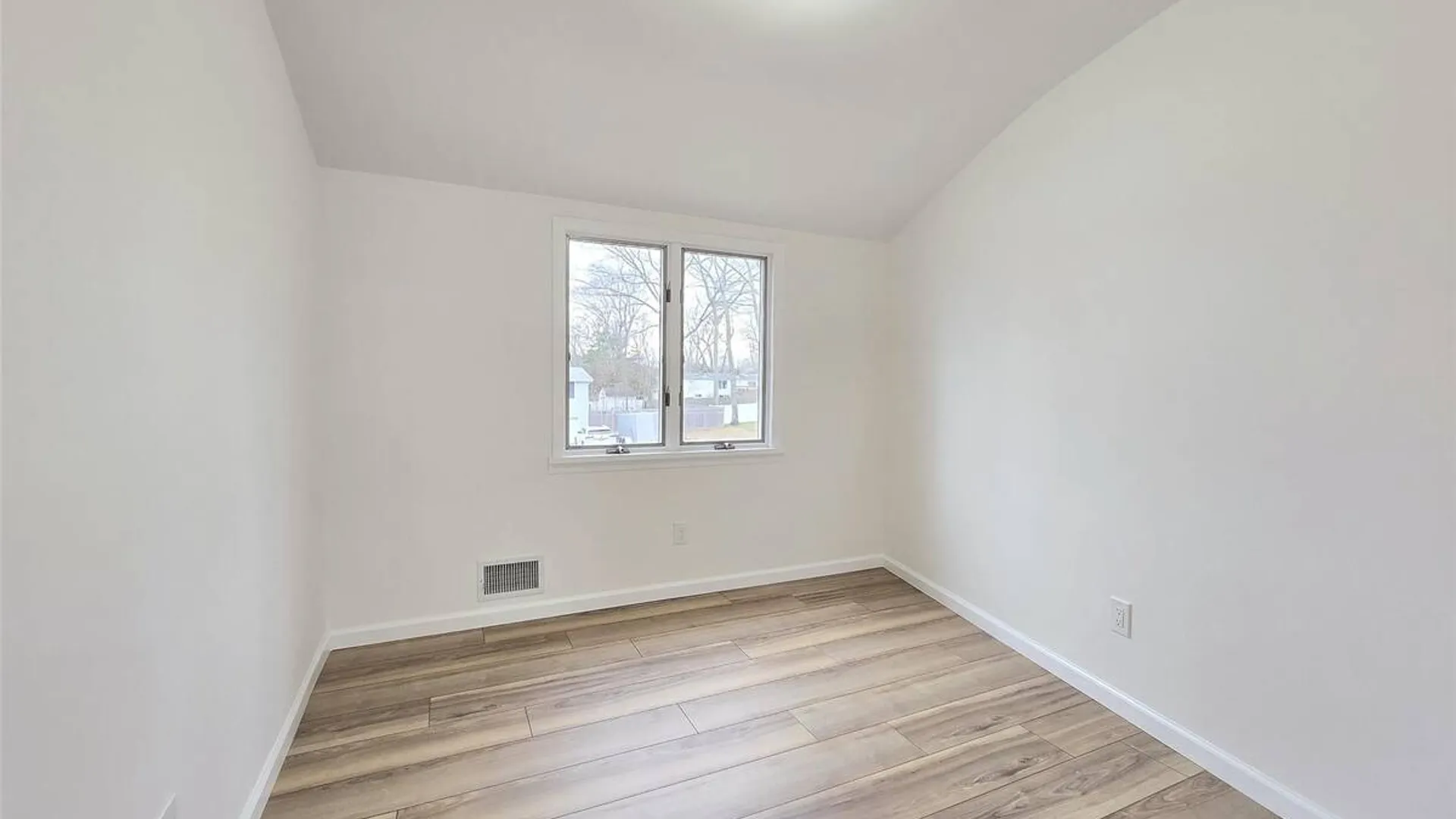 Property at 21 Possum Lane, East Setauket, NY 11733 20