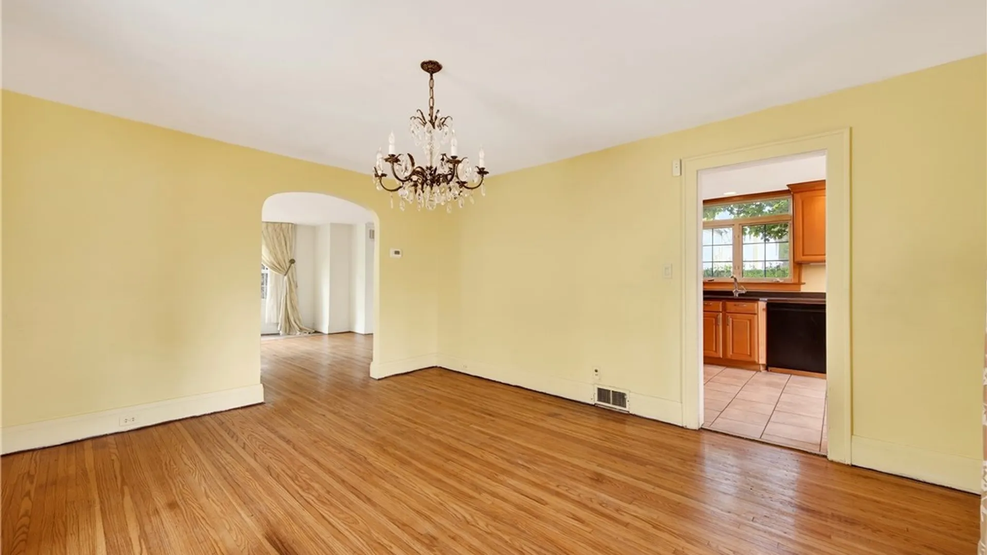 Property at 20 Arundel Road, Buffalo, NY 14216 10