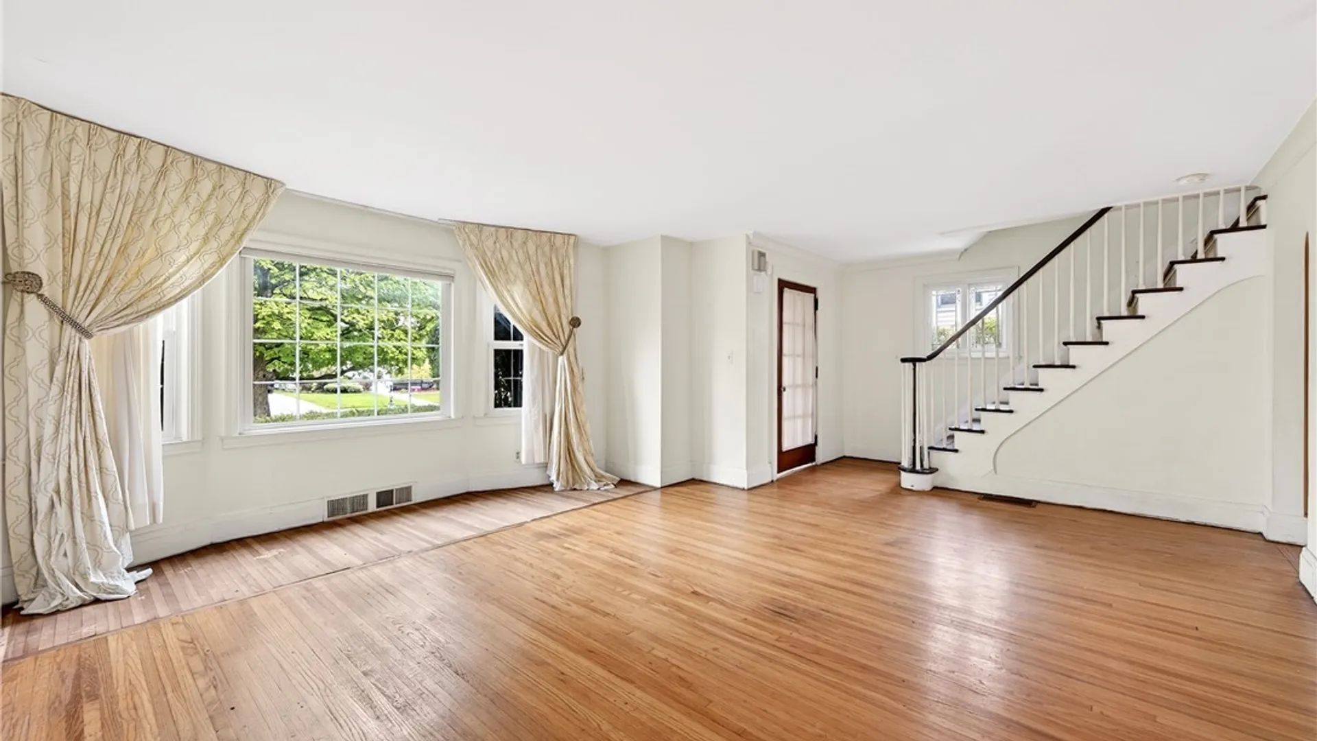 Property at 20 Arundel Road, Buffalo, NY 14216 3