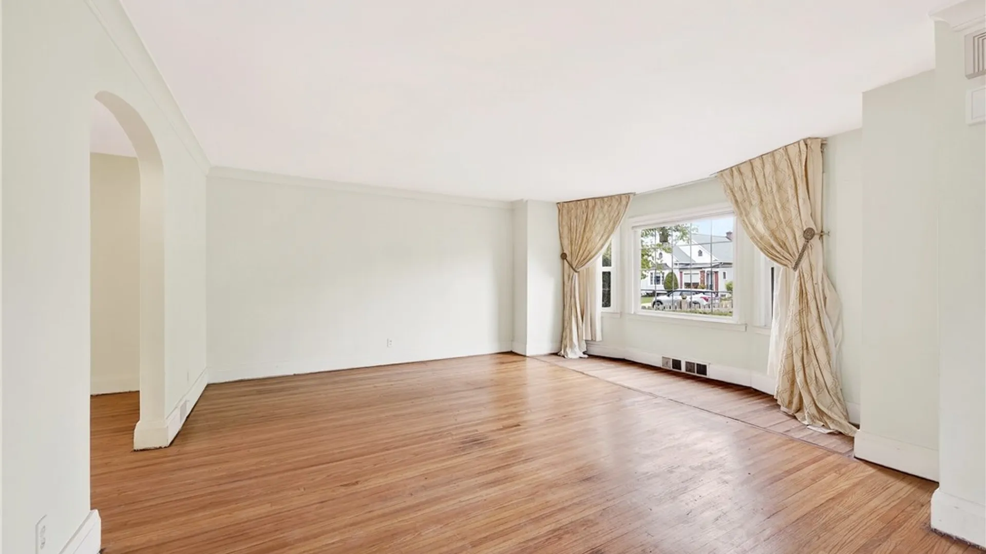 Property at 20 Arundel Road, Buffalo, NY 14216 5