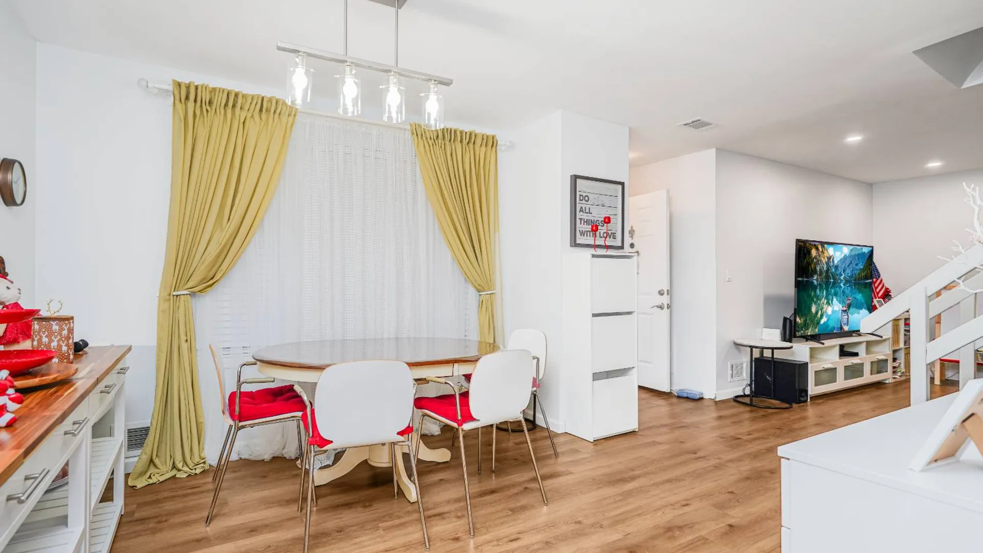 Property at 82 Belmar Dr W, Staten Island, NY 10314 10
