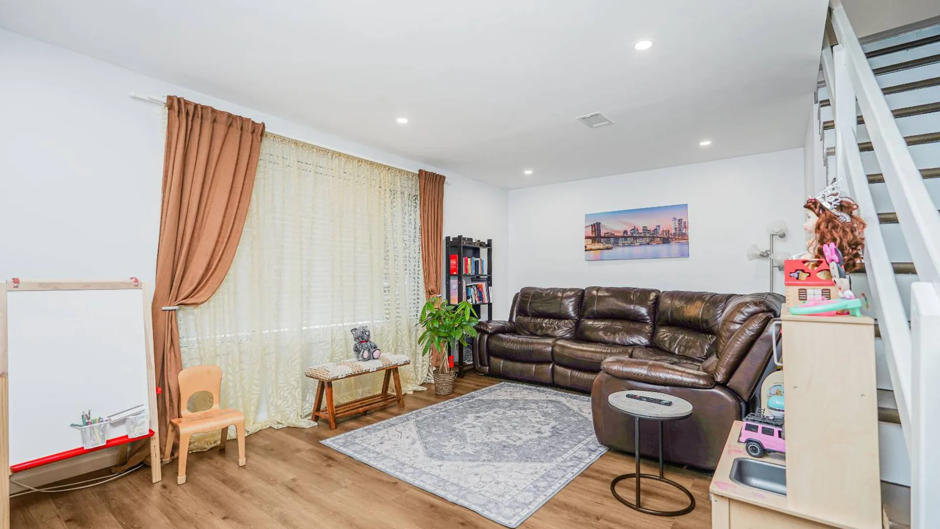 Property at 82 Belmar Dr W, Staten Island, NY 10314 15