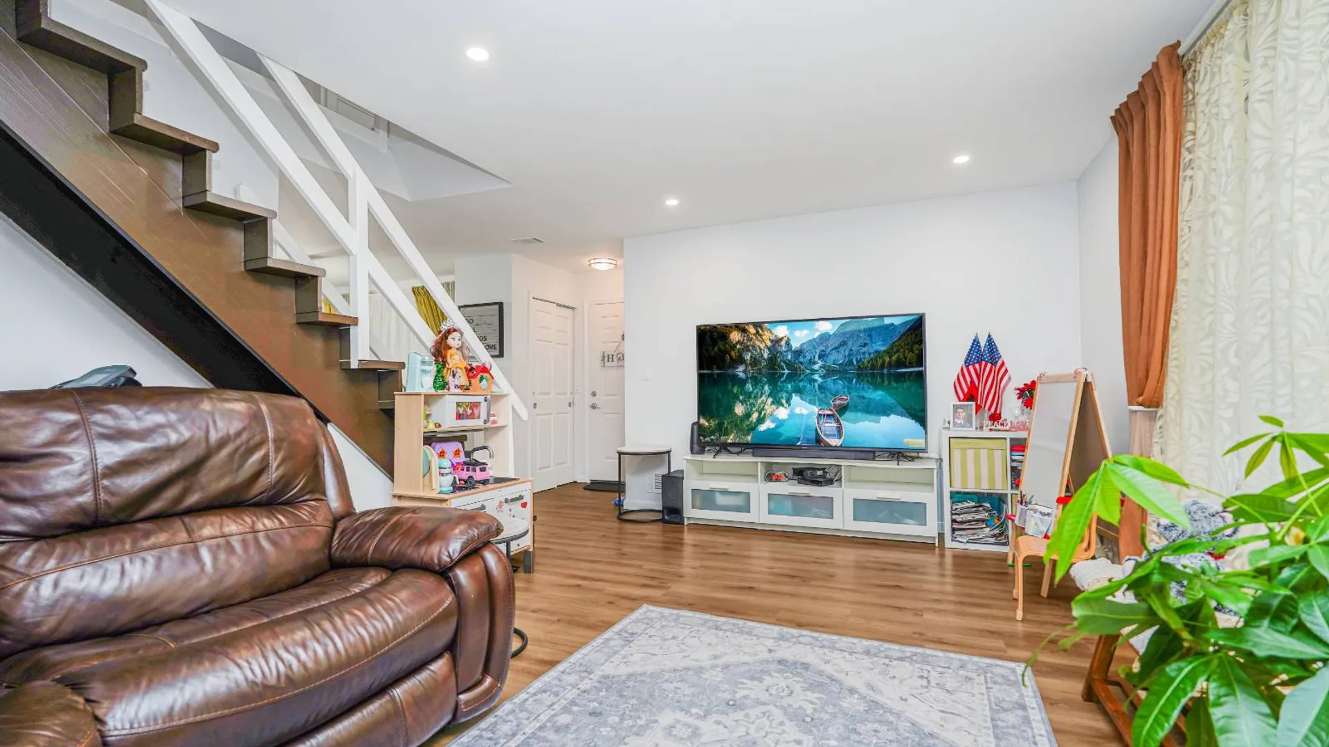 Property at 82 Belmar Dr W, Staten Island, NY 10314 16