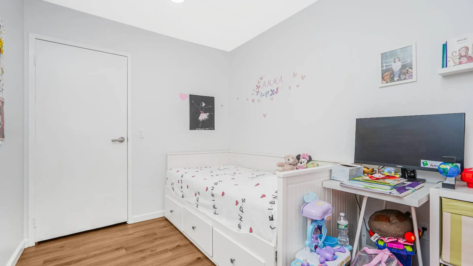 Property at 82 Belmar Dr W, Staten Island, NY 10314 18