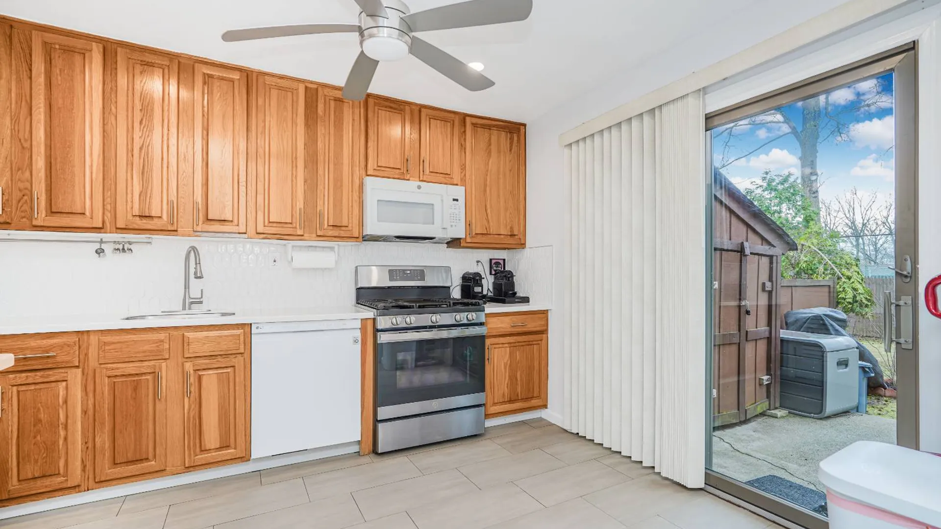 Property at 82 Belmar Dr W, Staten Island, NY 10314 7