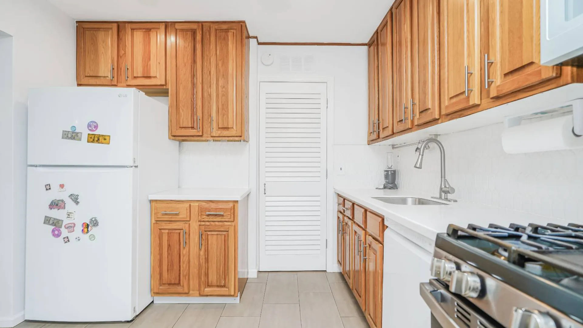 Property at 82 Belmar Dr W, Staten Island, NY 10314 9