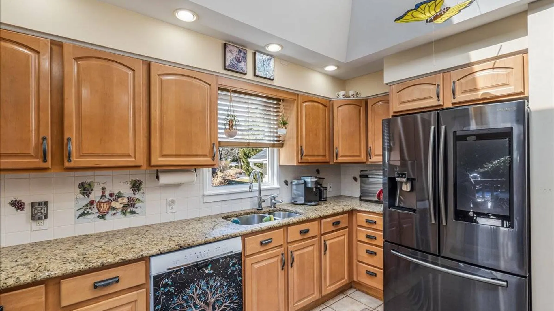 Property at 4 Andover Pl, Huntington, NY 11743 13