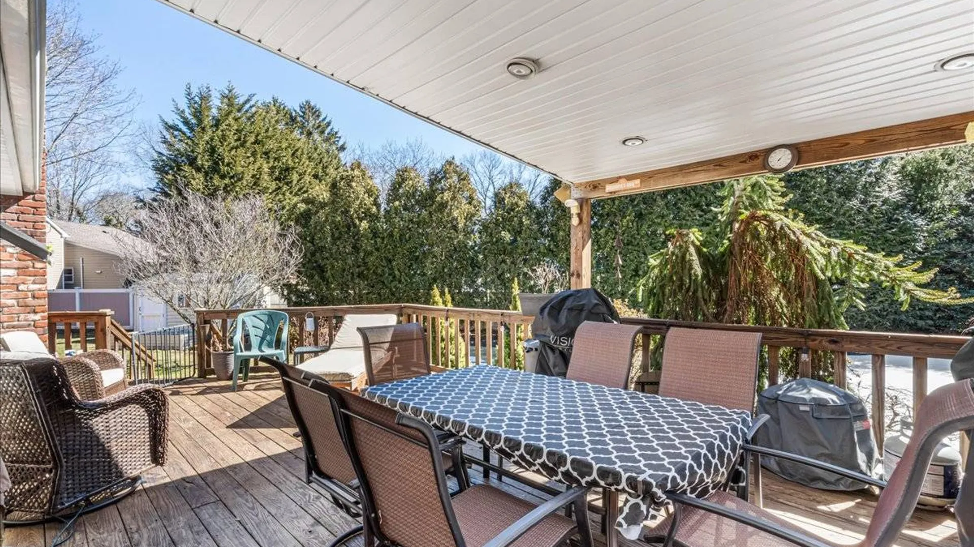 Property at 4 Andover Pl, Huntington, NY 11743 30