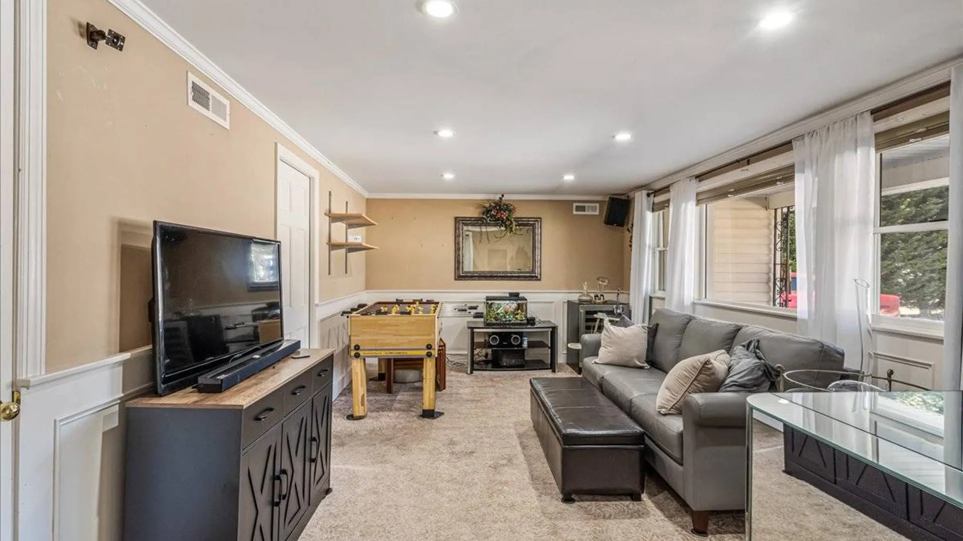 Property at 4 Andover Pl, Huntington, NY 11743 5