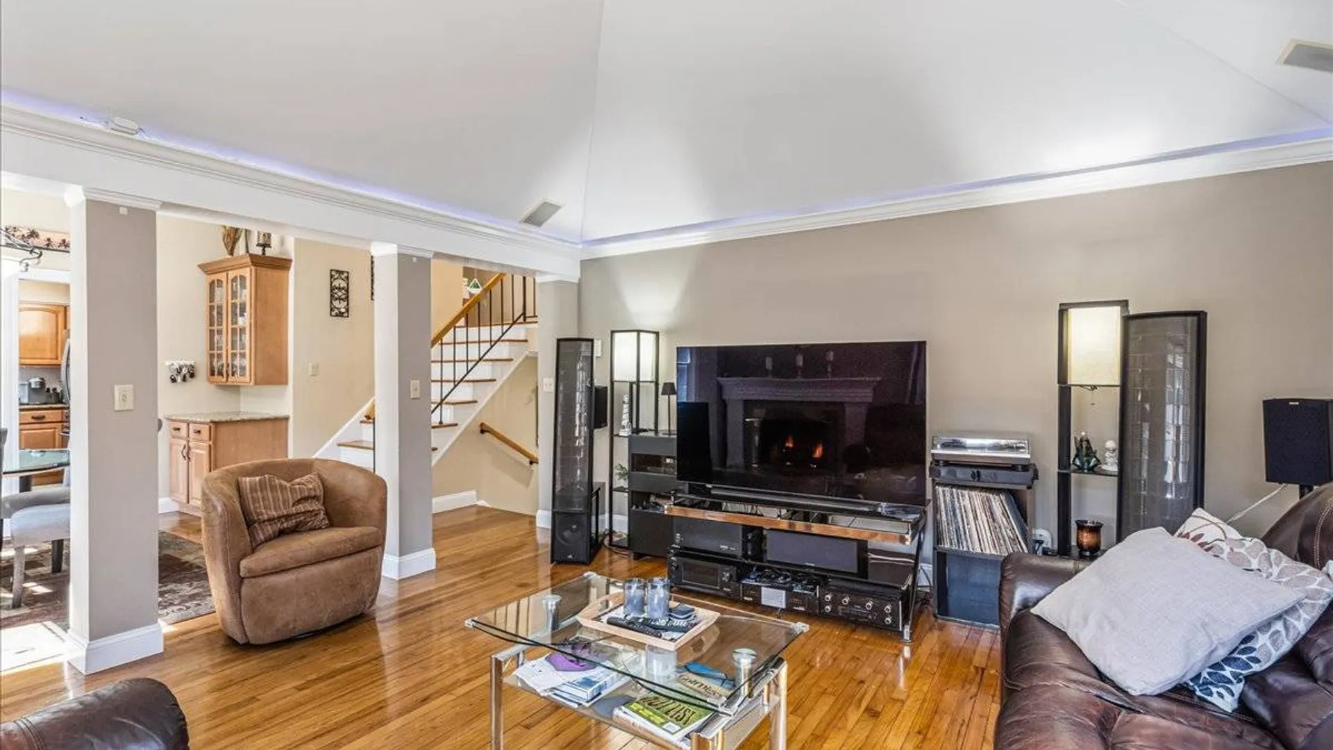 Property at 4 Andover Pl, Huntington, NY 11743 9