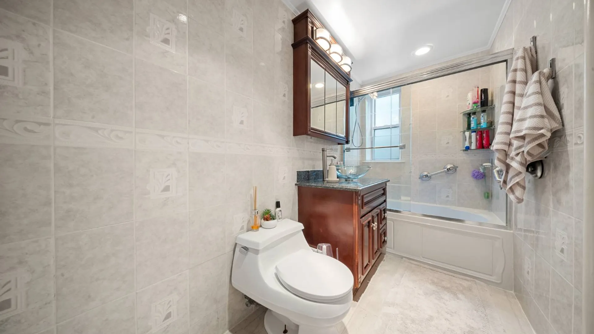 Property at 10807 65th Rd, Forest Hills, NY 11375 21