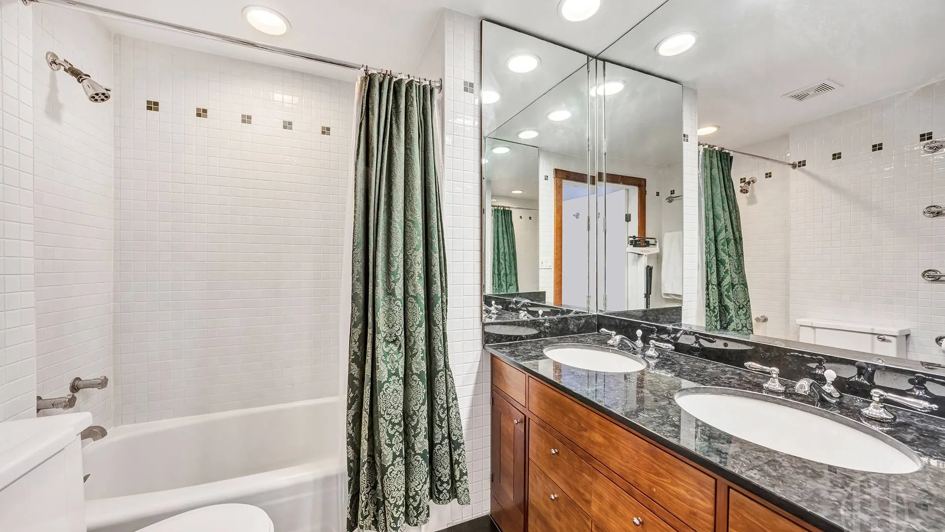 Property at 525 East 82nd Street, New York, NY 10028 7