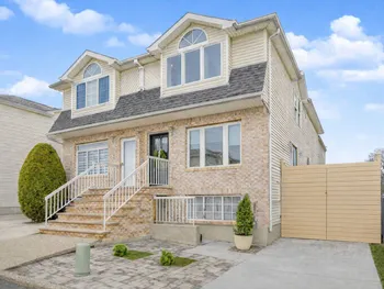 Property at 170 Darnell Lane, Staten Island, NY 10309