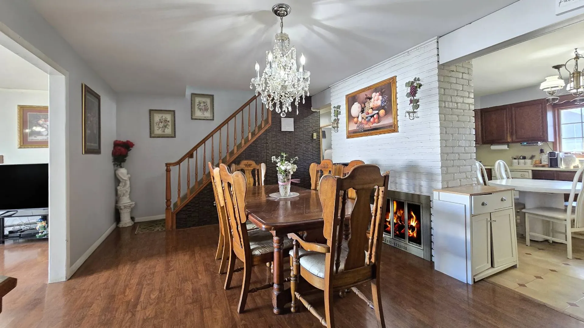Property at 5 South Ln, Levittown, NY 11756 4