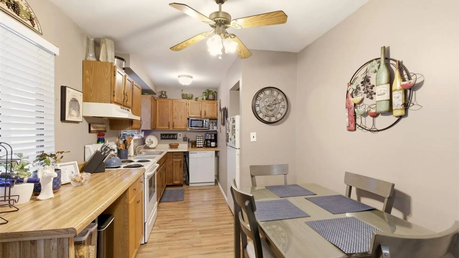 Property at 17 Westminster Lane, West Islip, NY 11795 16