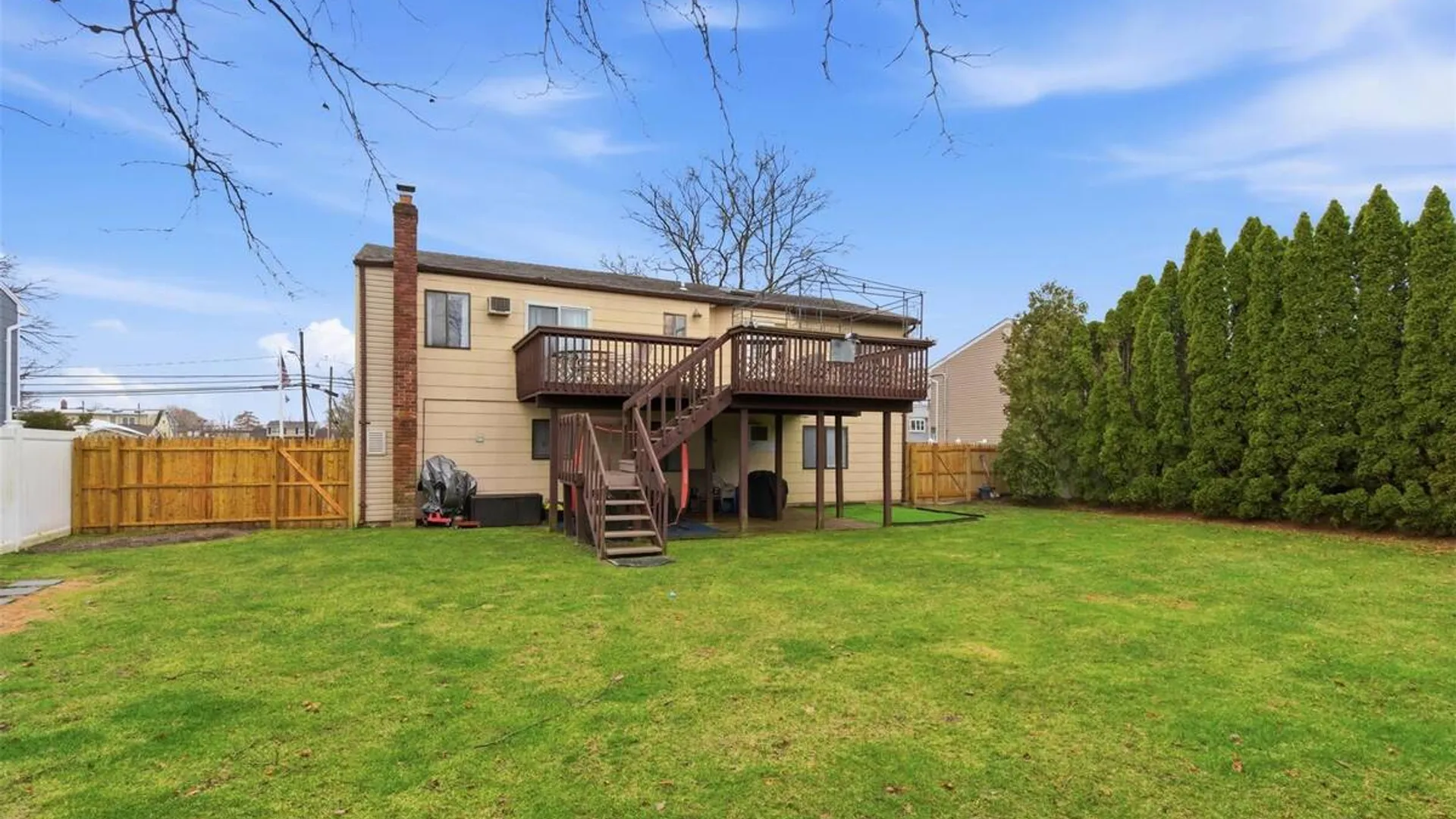 Property at 17 Westminster Lane, West Islip, NY 11795 20