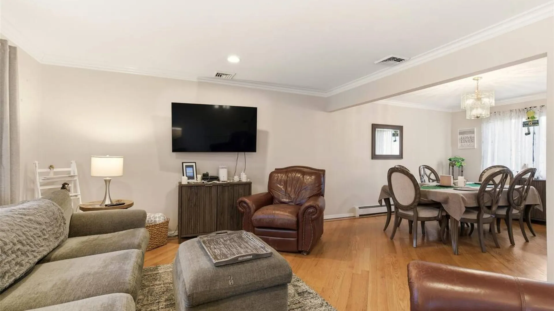Property at 17 Westminster Lane, West Islip, NY 11795 3