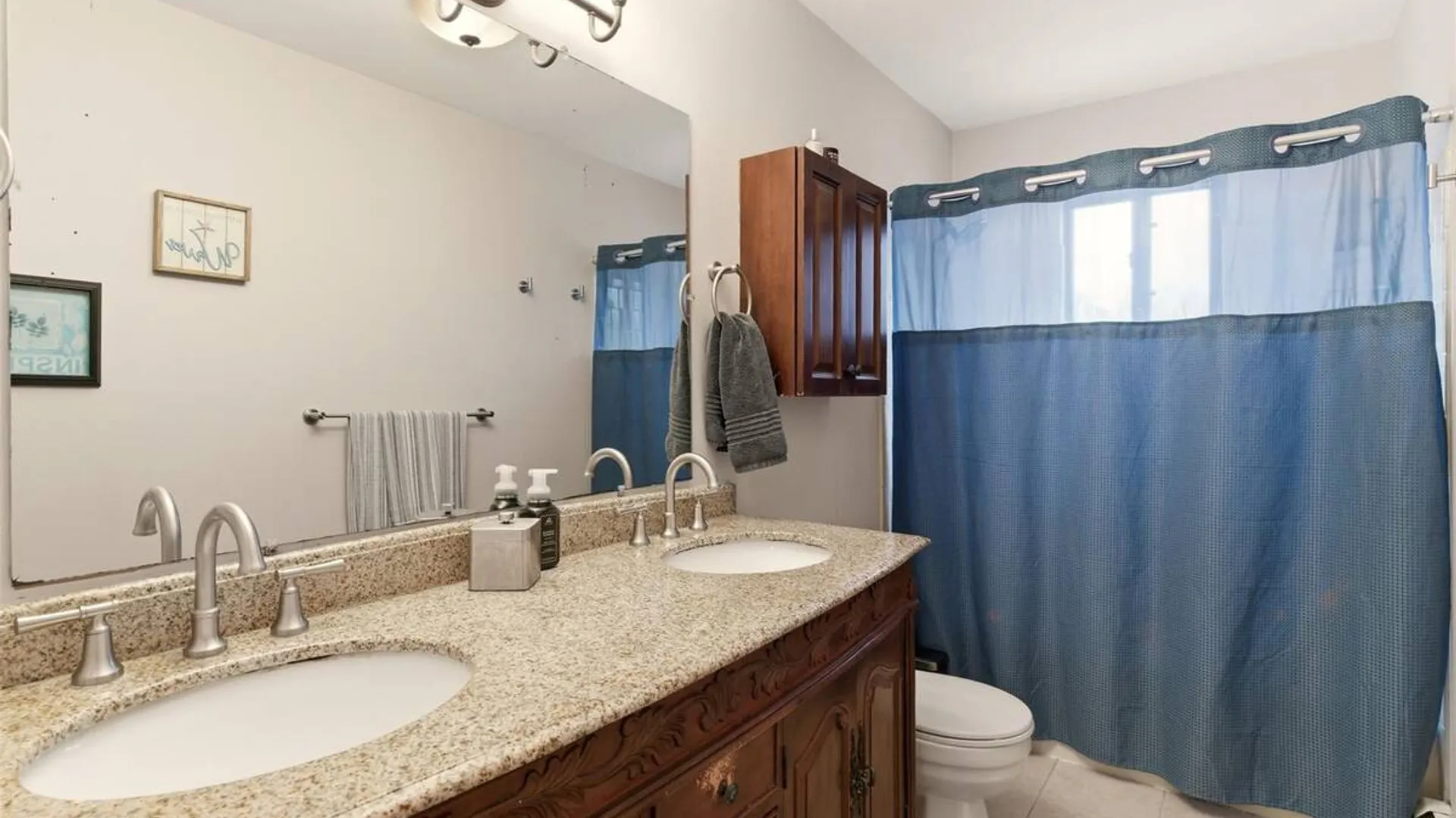 Property at 17 Westminster Lane, West Islip, NY 11795 10