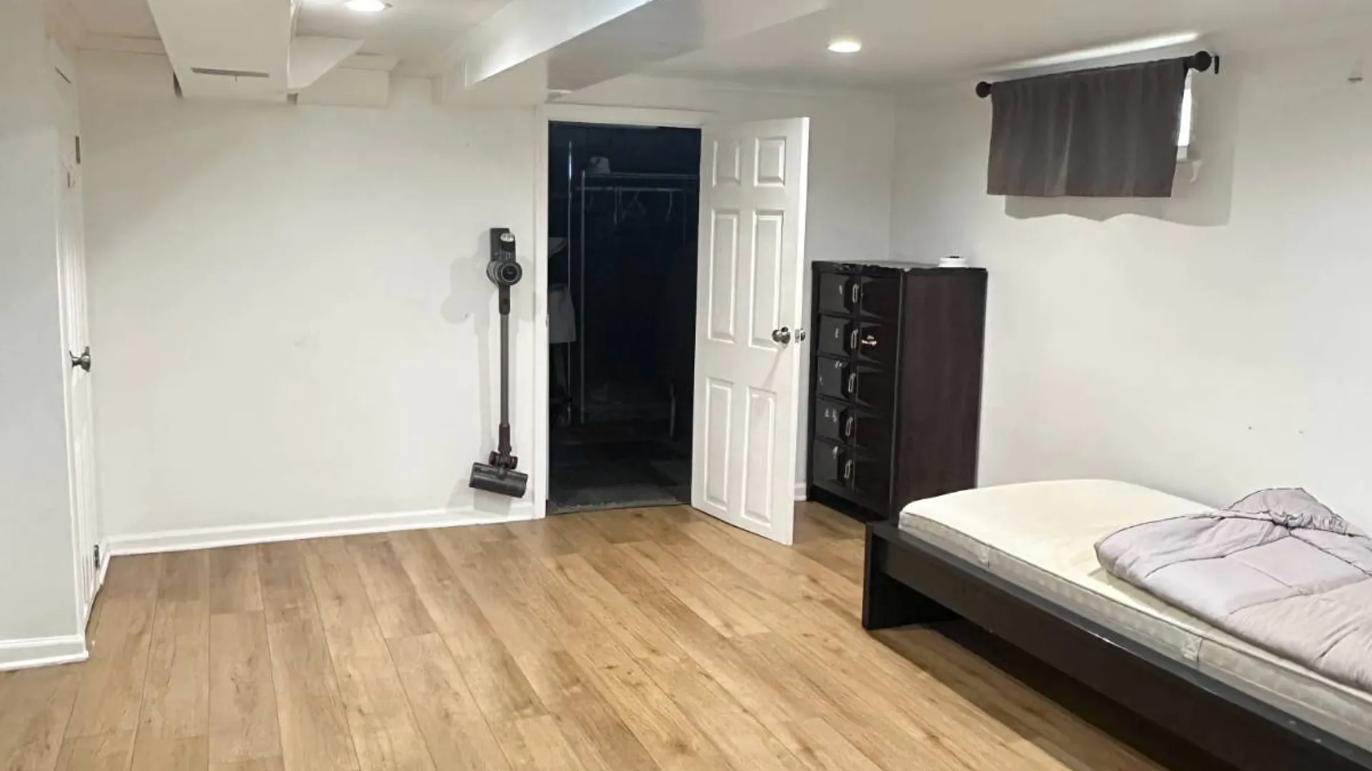 Property at 67-15 215th St, Oakland Gardens, NY 11364 17