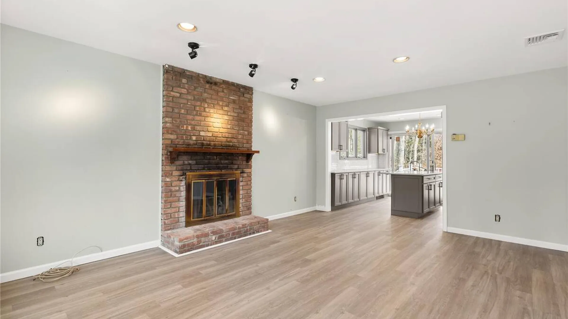 Property at 336 Dix Hills Road, Dix Hills, NY 11747 3