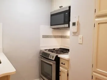 Property at 140-17 84th Dr, Briarwood, NY 11435
