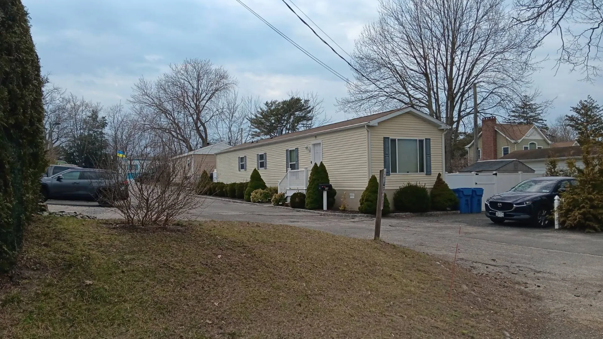 Property at 725 East Ave Ext, Riverhead, NY 11901 2