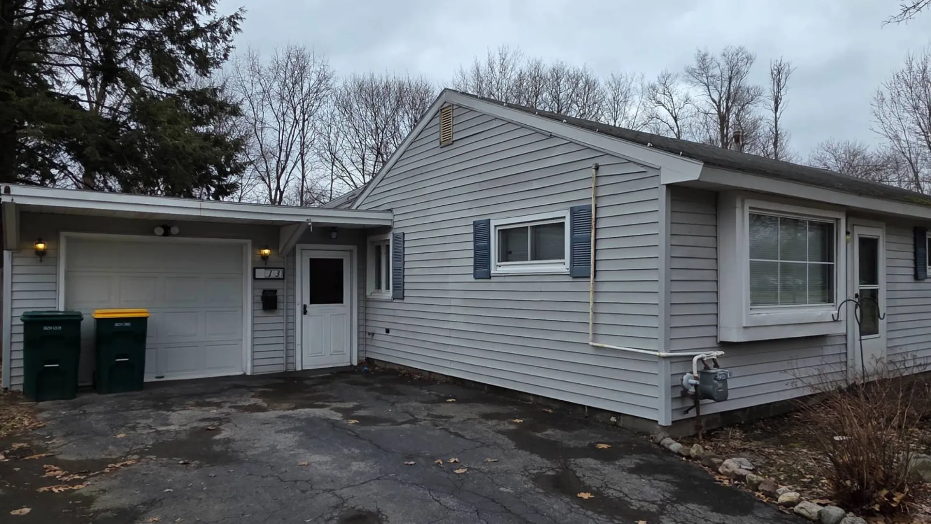 Property at 13 Lincoln Rd, North Syracuse, NY 13212 3