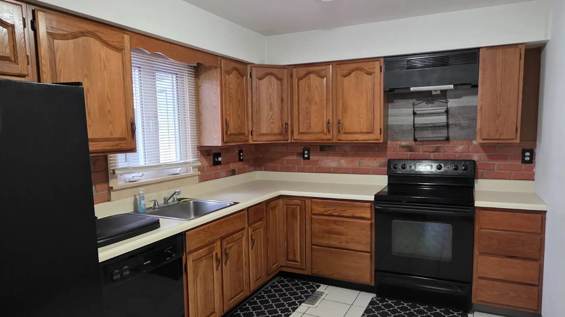 Property at 13 Lincoln Rd, North Syracuse, NY 13212 8