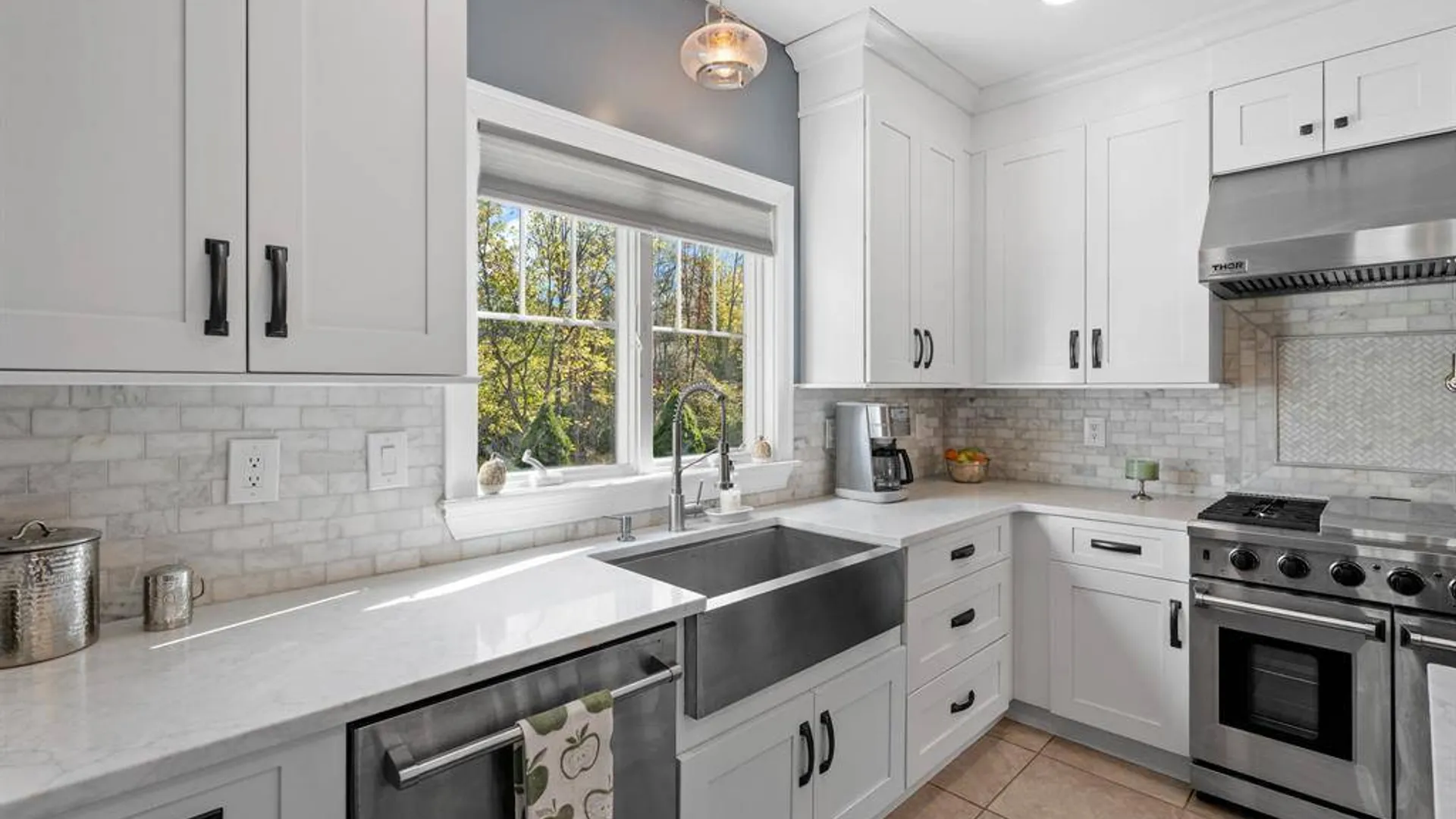 Property at 42 Colonial Ave, Warwick, NY 10990 4