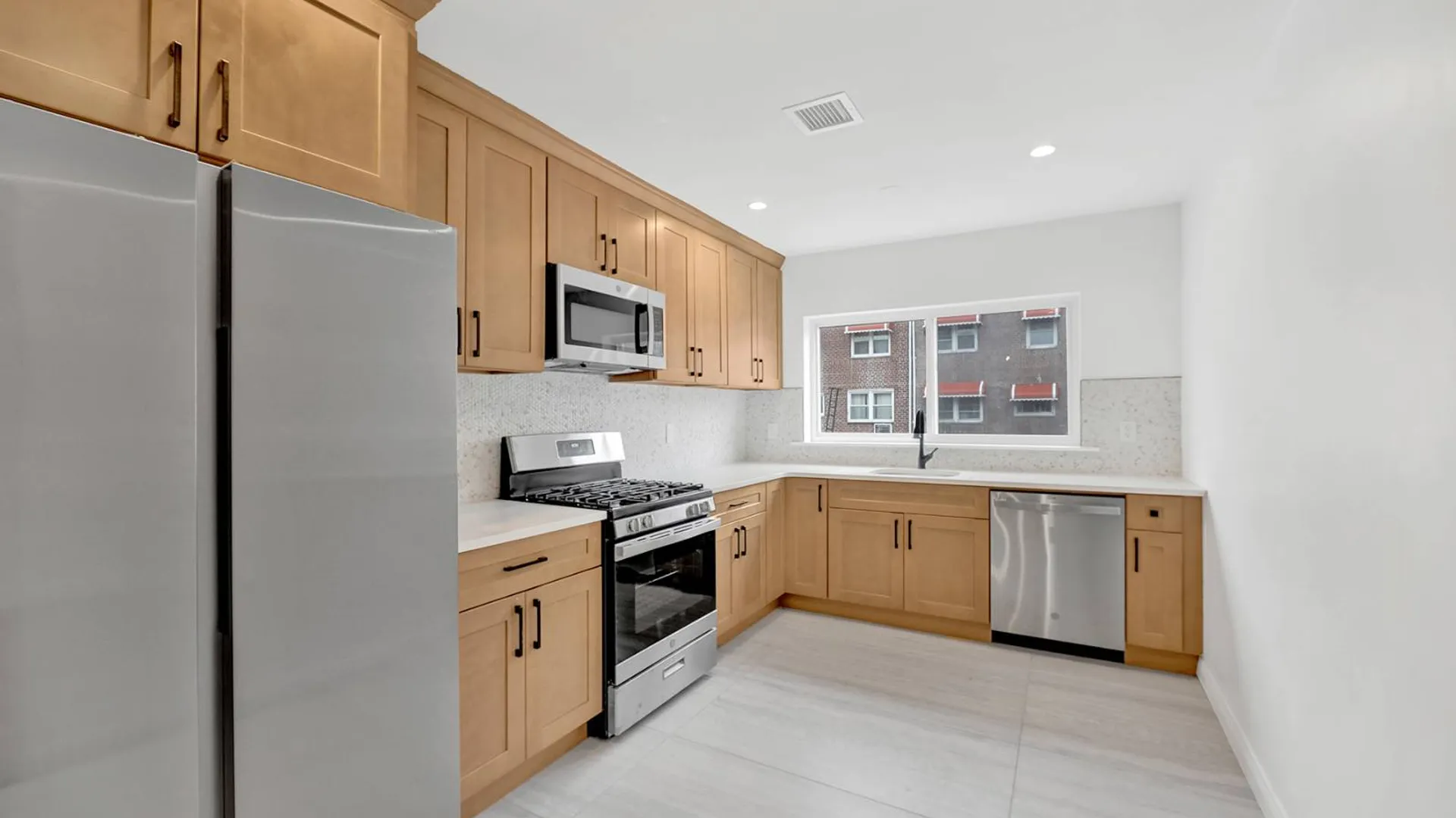 Property at 560 east 80 street, brooklyn, NY 11236 3