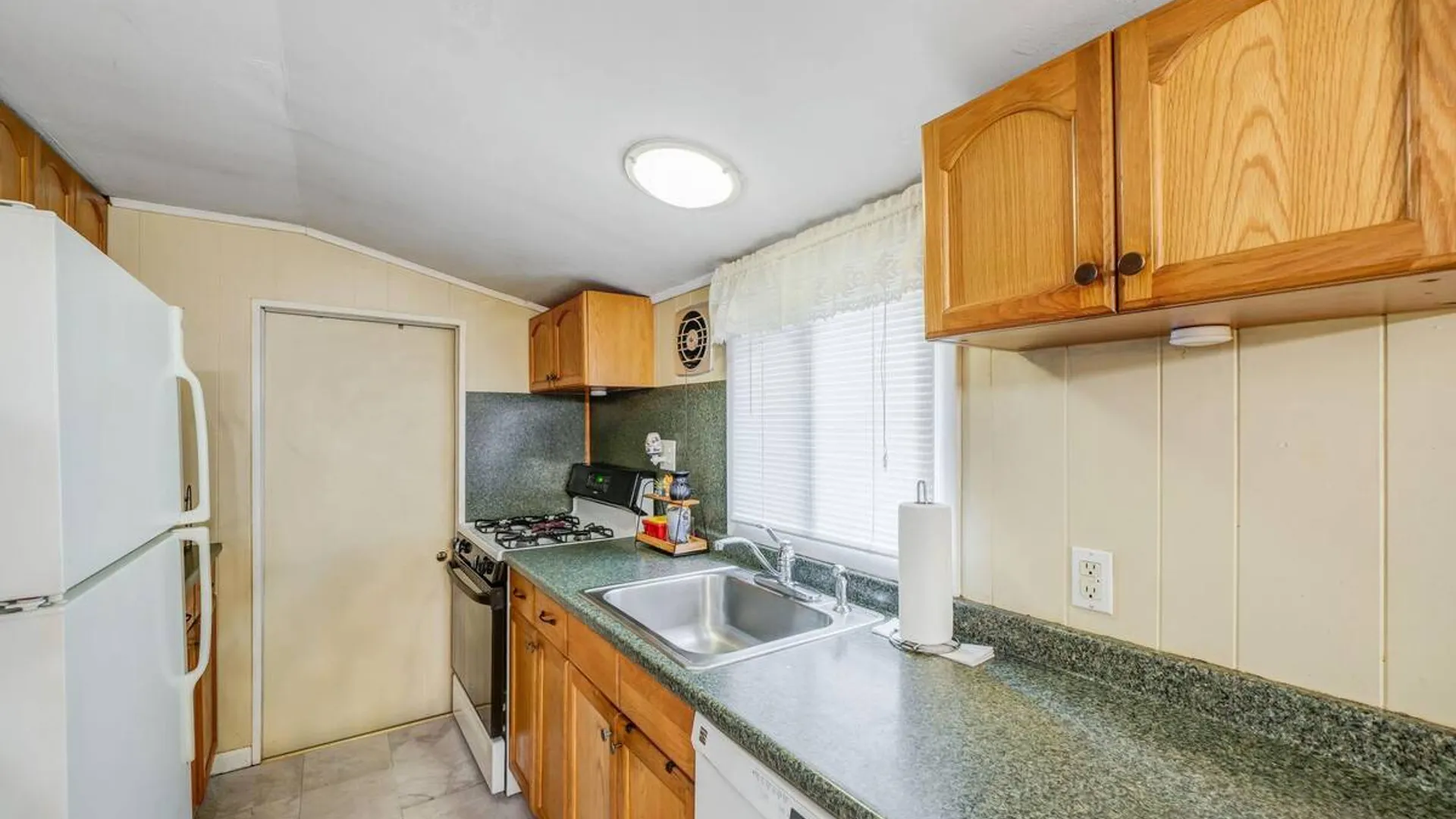 Property at 11 Rosemont Avenue, Farmingville, NY 11738 10