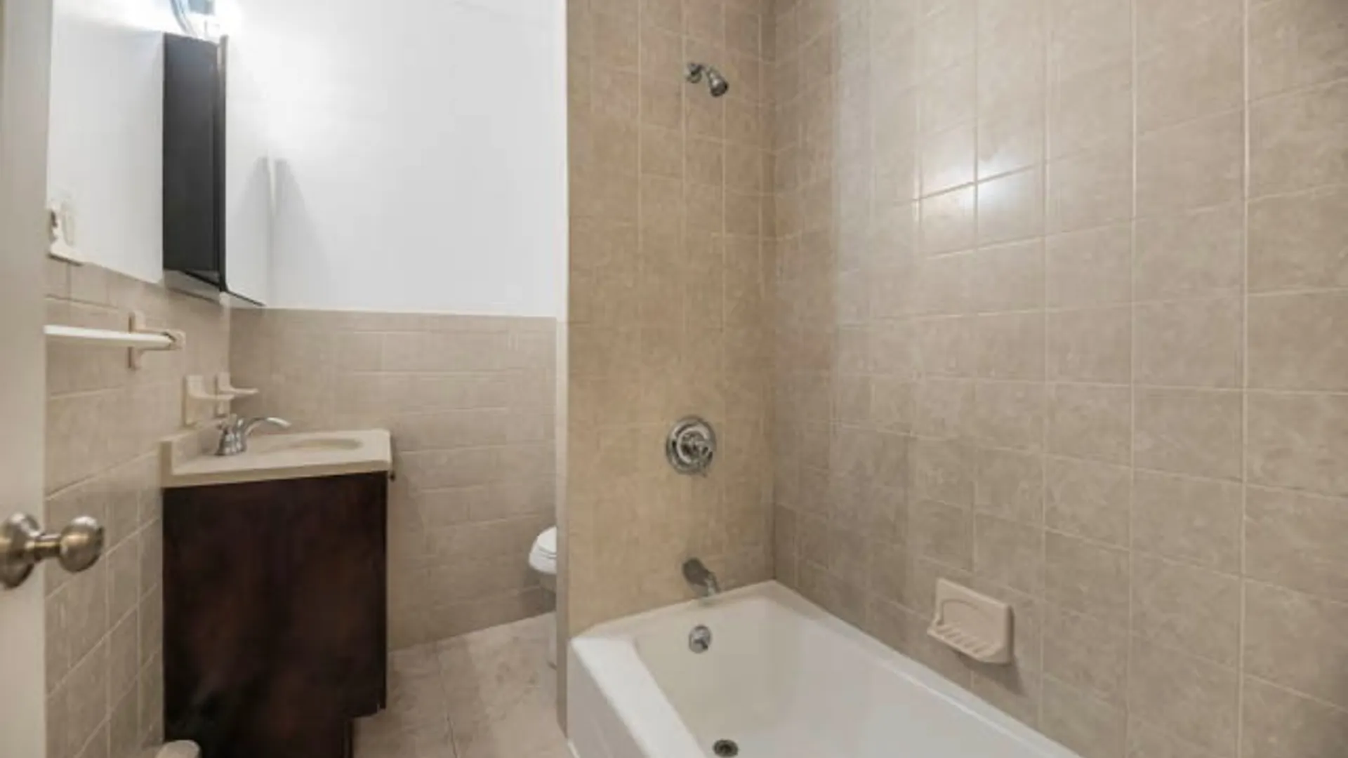 Property at 13 Beach St, Mount Vernon, NY 10550 11