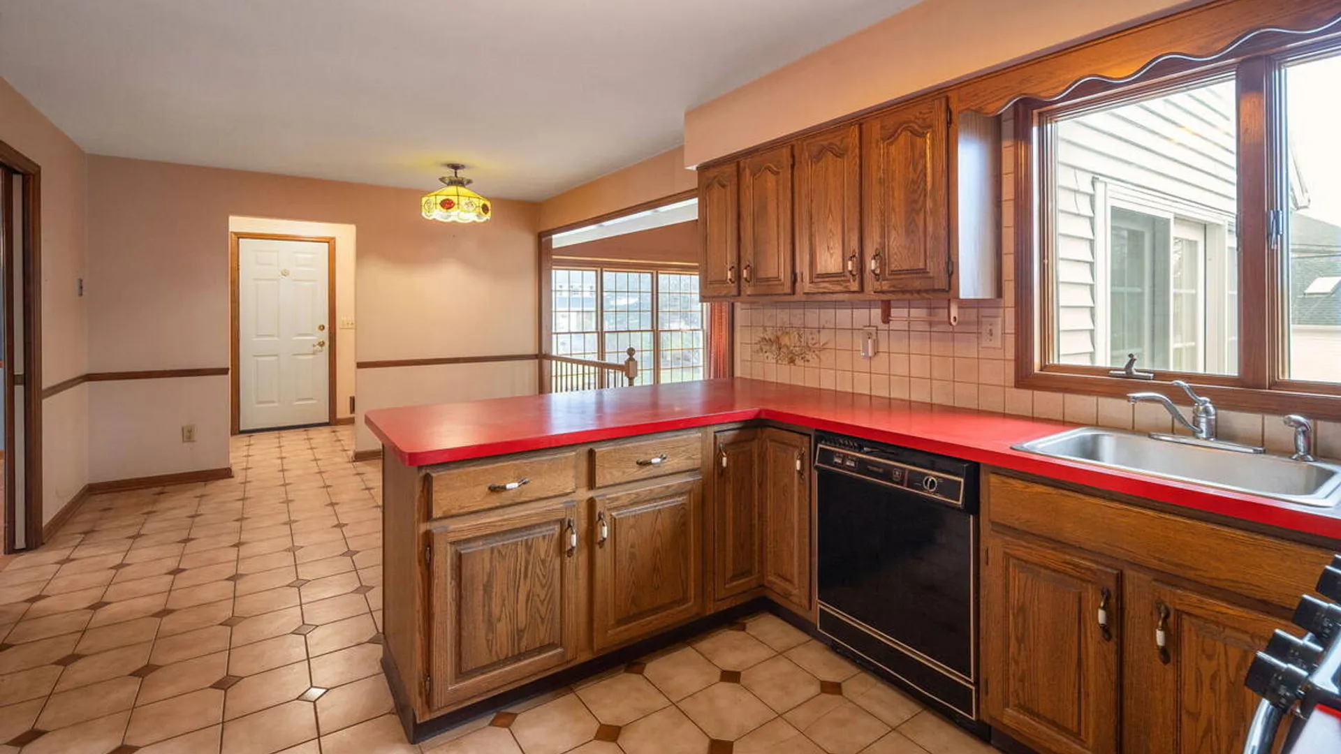 Property at 2 Georgian Terrace, Colonie, NY 12211 10