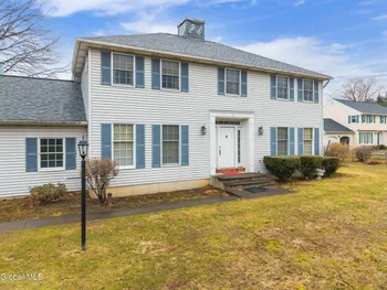 Property at 2 Georgian Terrace, Colonie, NY 12211