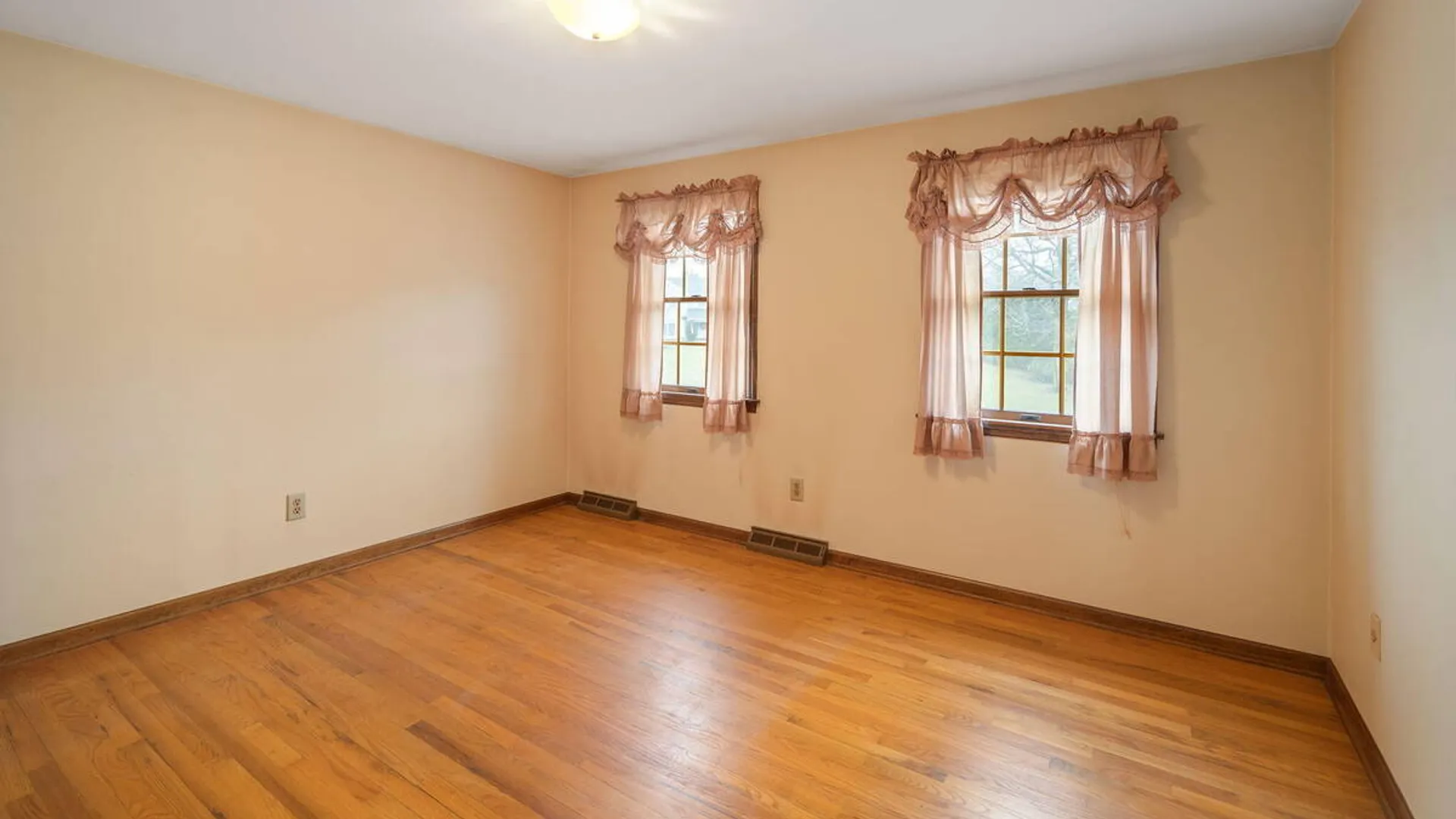 Property at 2 Georgian Terrace, Colonie, NY 12211 39