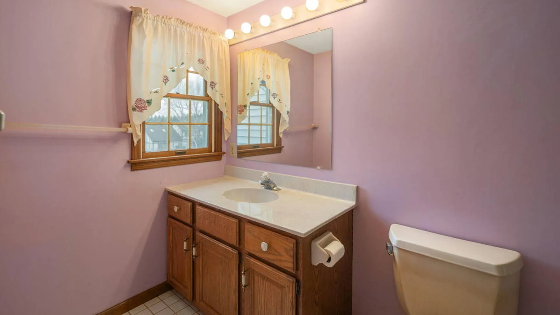 Property at 2 Georgian Terrace, Colonie, NY 12211 46