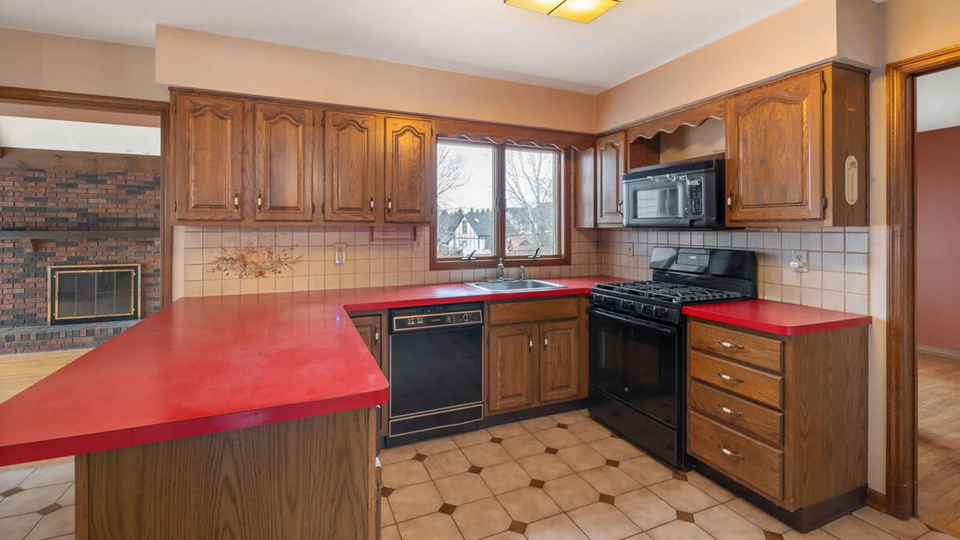 Property at 2 Georgian Terrace, Colonie, NY 12211 9